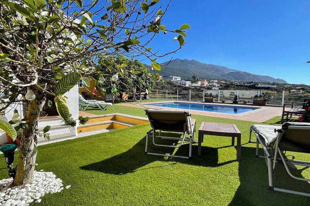 Entire apartment, El Mirador de El Paso - vista piscina in El Paso (La Palma), La Palma South