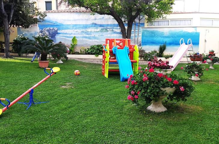 Appartamento per 5 persone, con Balcone e Terrazza nonché Giardino e Panorama a Girasole