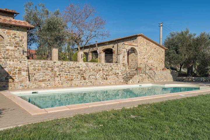 Villa per 14 persone, con Balcone e Terrazza nonché Giardino e Piscina in Maremma
