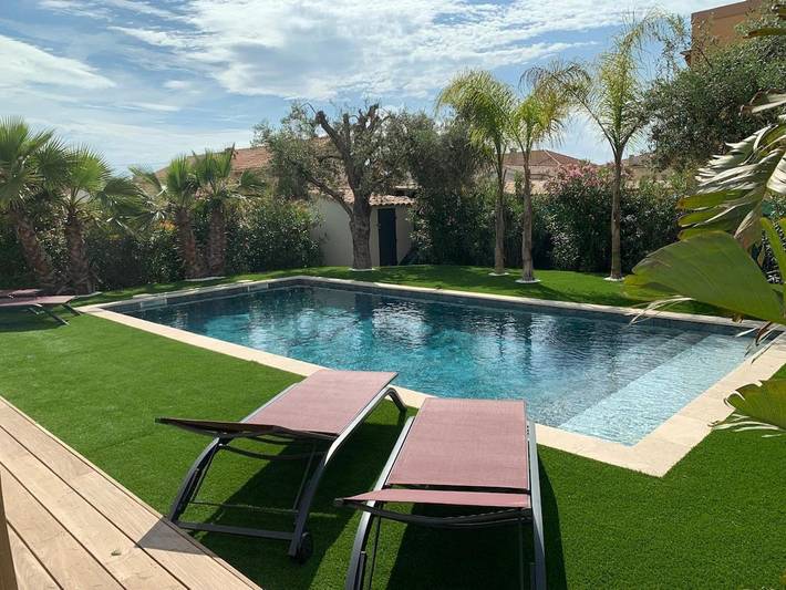 Location de vacances pour 10 personnes, avec piscine et jardin, adapté aux familles dans Office De Tourisme De Villeneuve Loubet