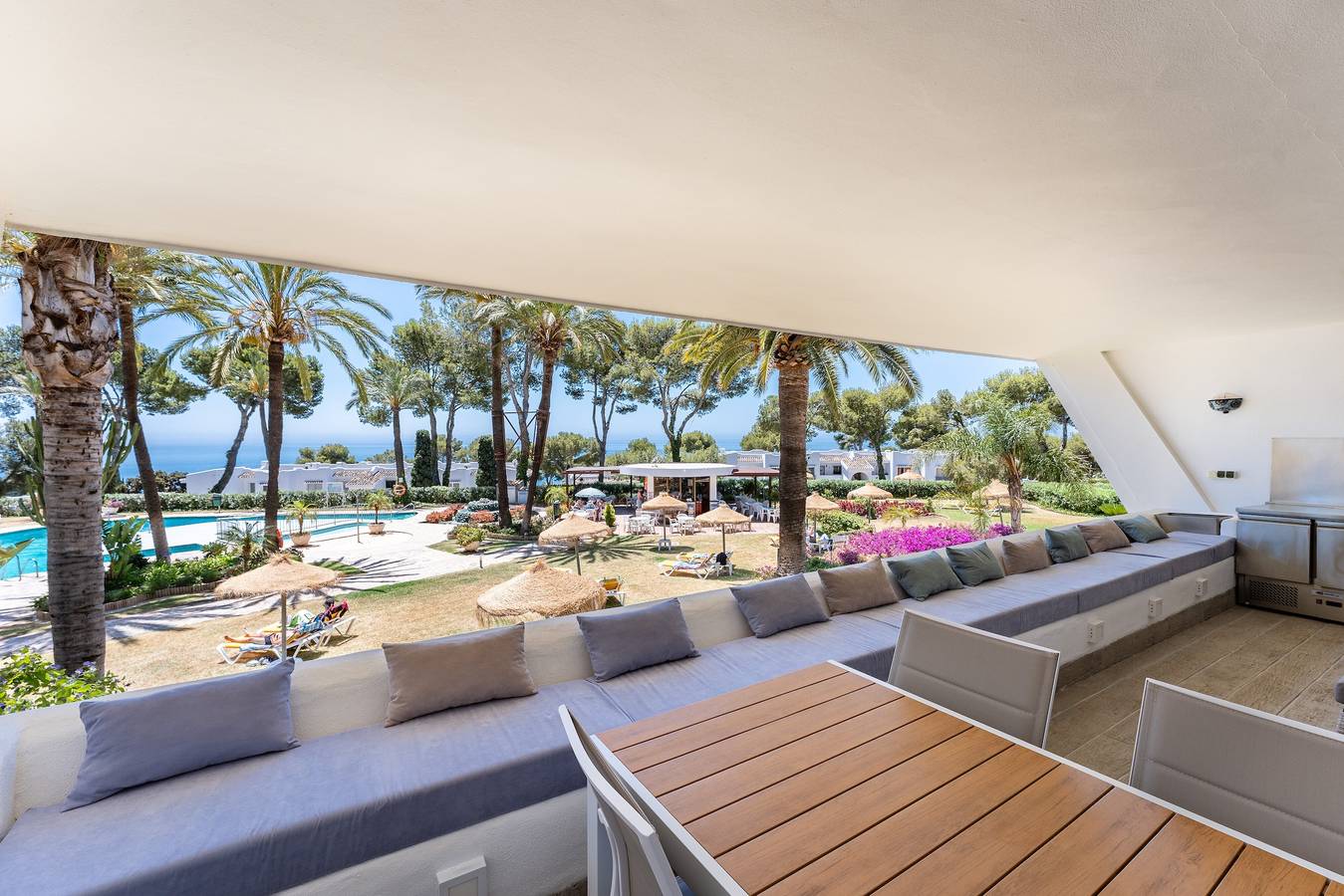 Entire apartment, Apartment 'Parque Miraflores' with Shared Pool, Wi-Fi and Air Conditioning in La Cala de Mijas, Mijas