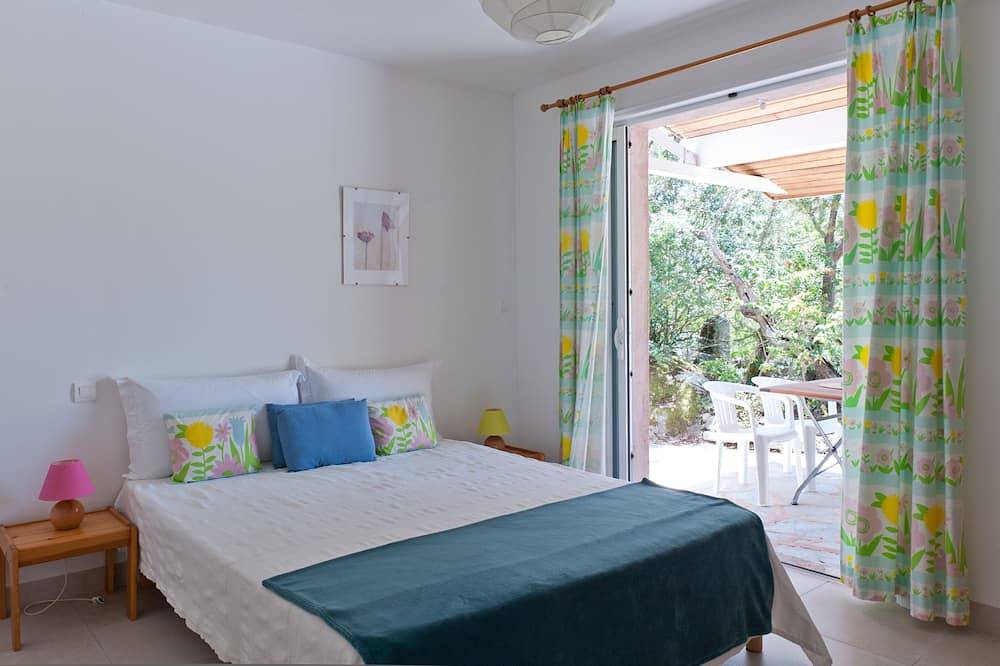 3 bedroom house near Santa Giulia beach Residence heated swimming pool in Santa Giulia, Porto-Vecchio