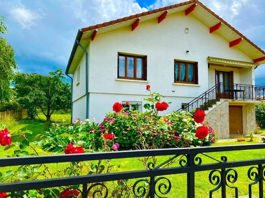 Three-Bedroom House in Saint-Vallier (Saône-et-Loire), Région de Chalon-sur-Saône