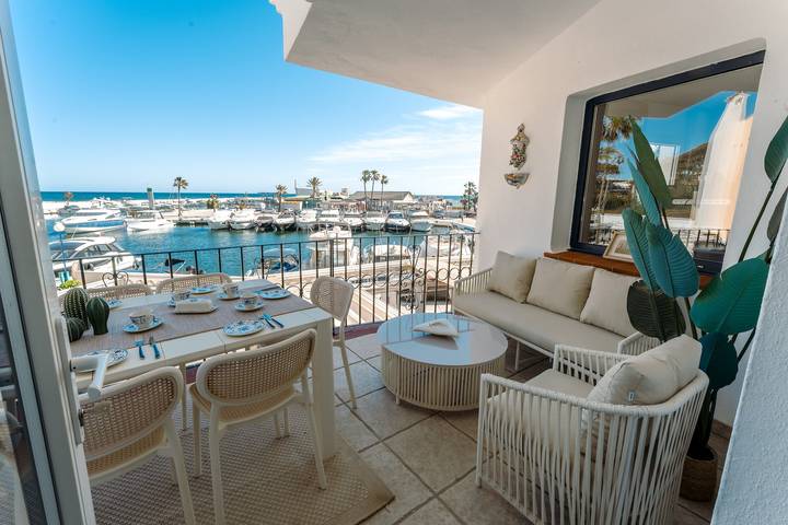 Entire apartment, Frontline marina 4-Bed apartment in puerto Cabopino, just steps from the beach. in Playa Cabopino, Marbella