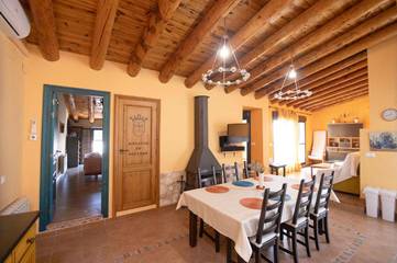 Gîte pour 6 personnes, avec balcon et vue, adapté aux familles à Murillo de Gállego