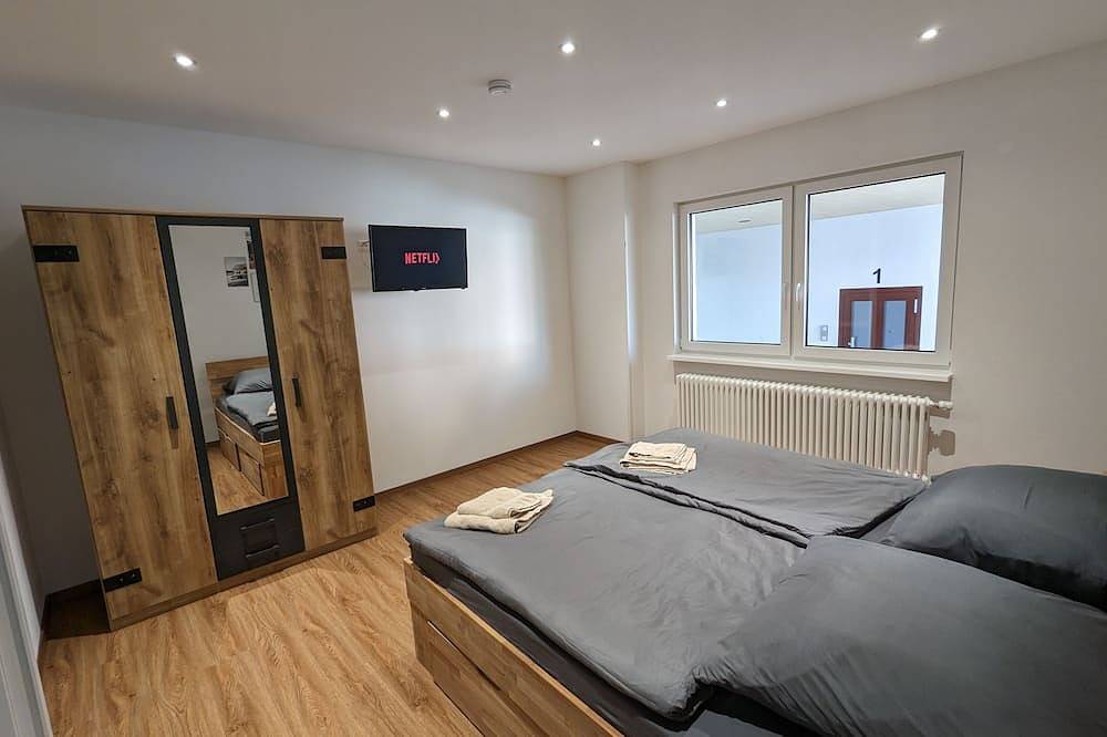 Ganze Wohnung, Ferienwohnung (2) 1Og - 70 qm -dirket am Bahnhof in Europa-Park, Ringsheim