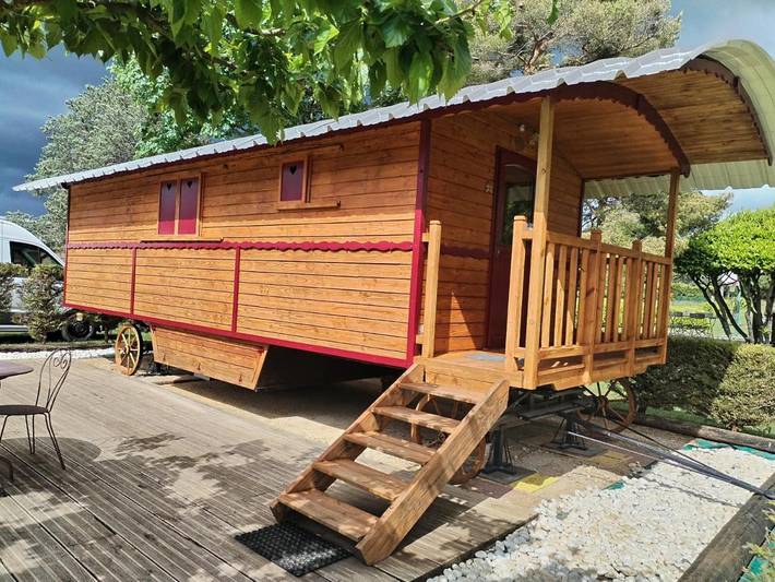 Location de vacances pour 4 personnes, avec Balcon ainsi que Terrasse et Vue à Chazey-sur-Ain - 3