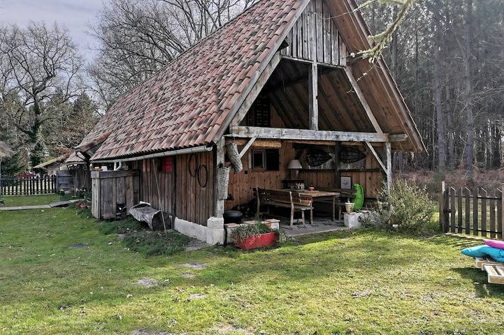 Gîte pour 6 personnes, avec terrasse ainsi que jacuzzi et jardin, animaux acceptés à Allons