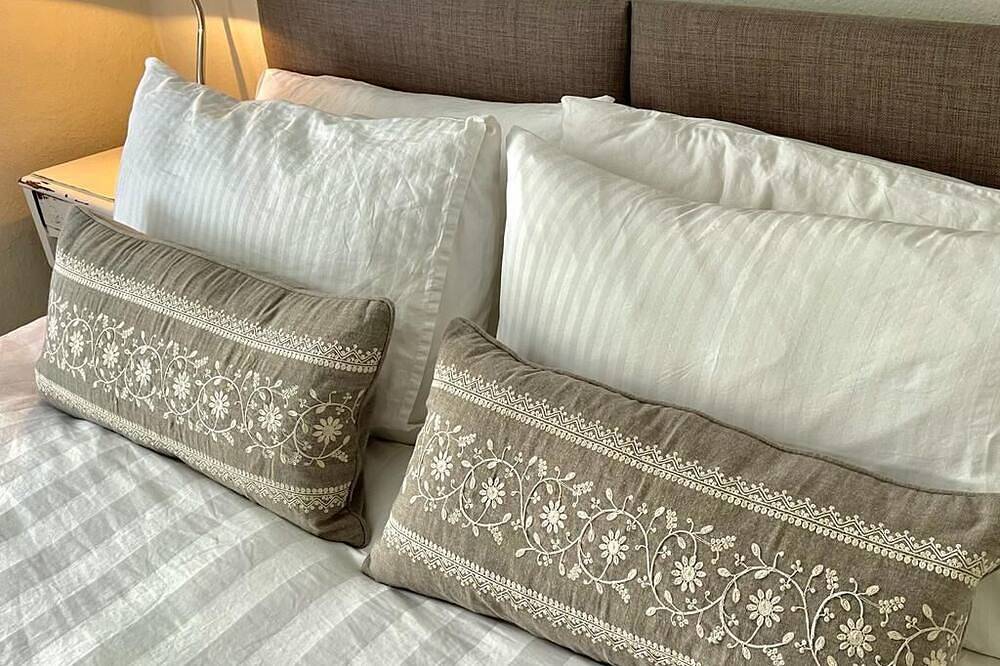 Spectacular sea view house in secret Old Town location & private terraced garden in Hastings, Ost Sussex