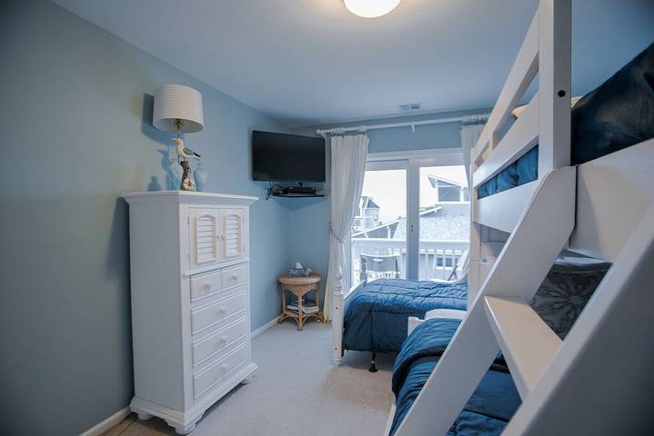 Vacation house for 9 people, with yard and hot tub, with pets in Long Island