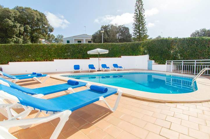 Villa pour 8 personnes, avec balcon ainsi que jardin et piscine à Cala Galdana - 3