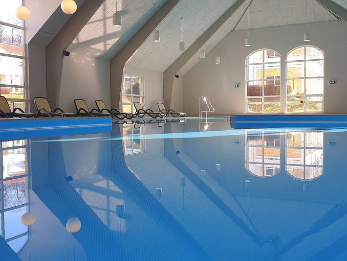 Ferienwohnung für 4 Personen, mit Balkon und Whirlpool sowie Garten und Pool in Koserow