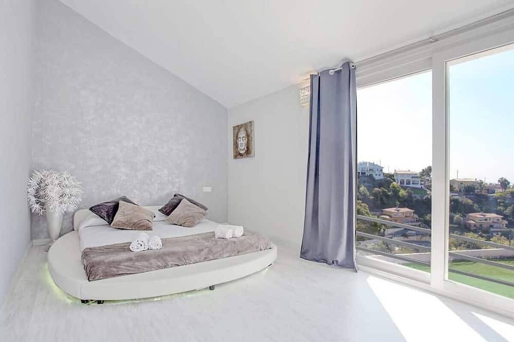 Chillout House, Sea & Mountain view with heated pool 29 c in Santa Susanna, Costa del Maresme
