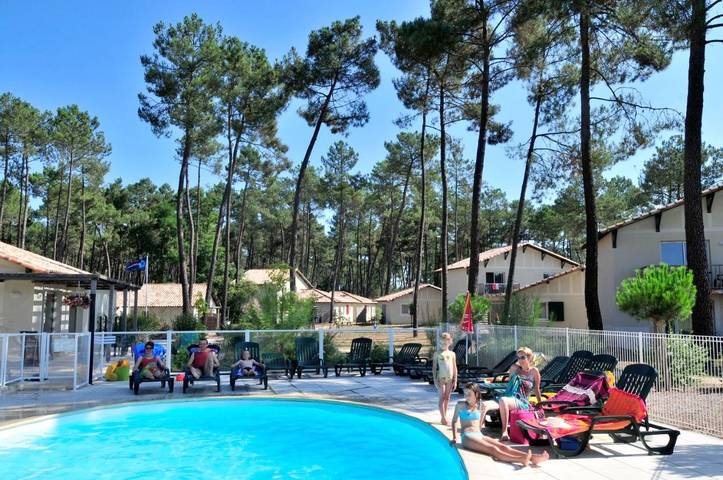 Appart’hôtel pour 6 personnes, avec Terrasse ainsi que Jardin et Piscine