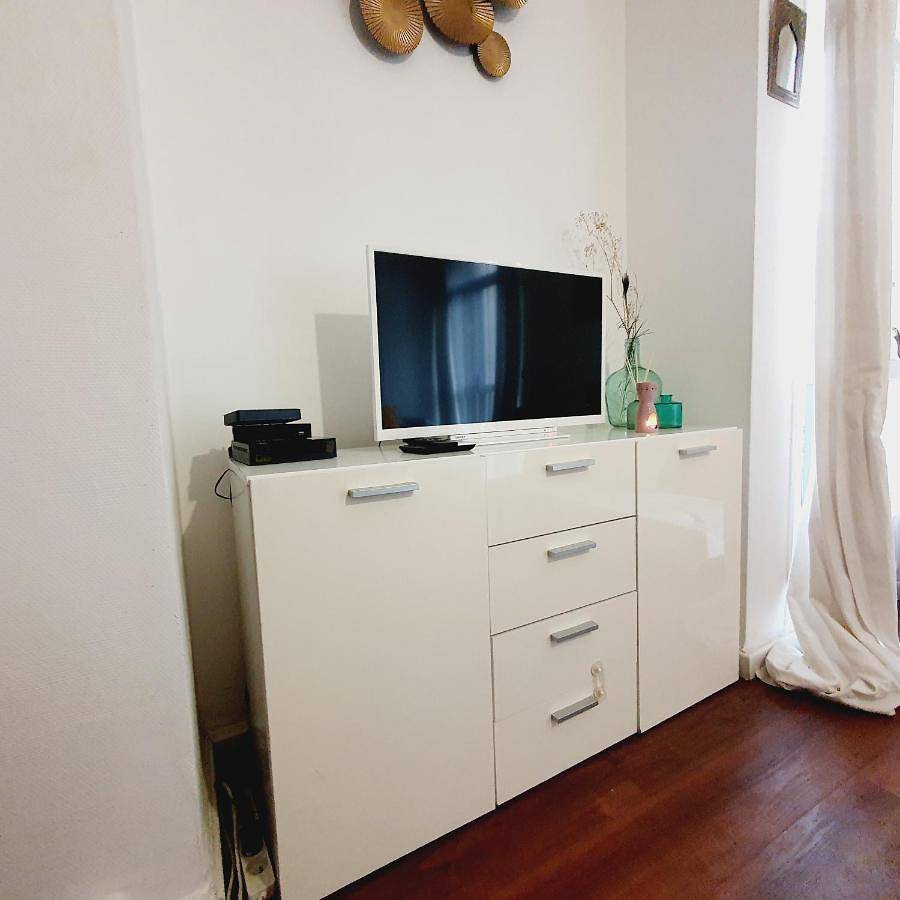 Appartement entier, Séjour cosy près de Paris T3 cuisine ouverte et bar in Ris-Orangis, Essonne