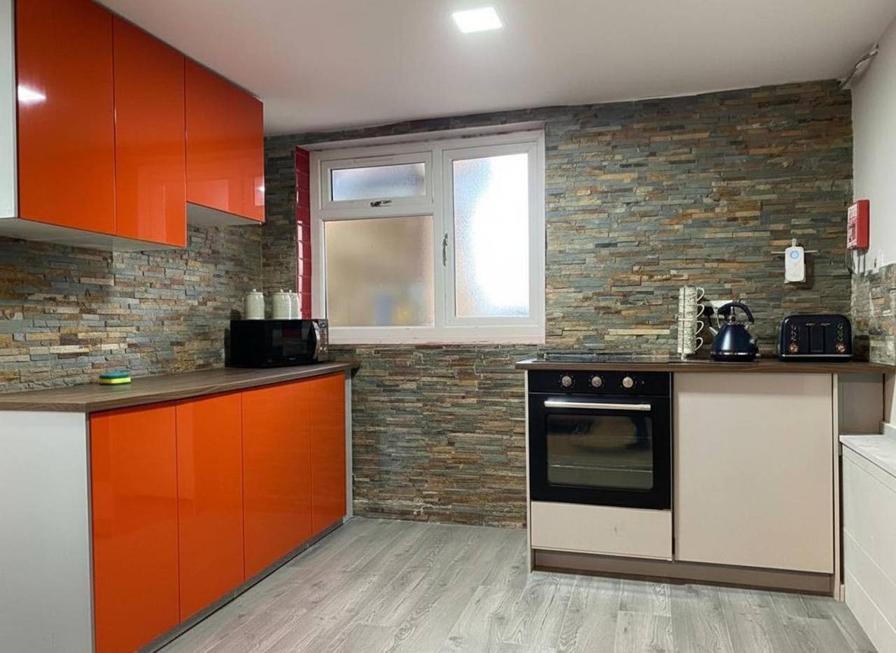 Entire holiday apartment, Cozy Birmingham Apartment Retreat in Birmingham, Birmingham Area