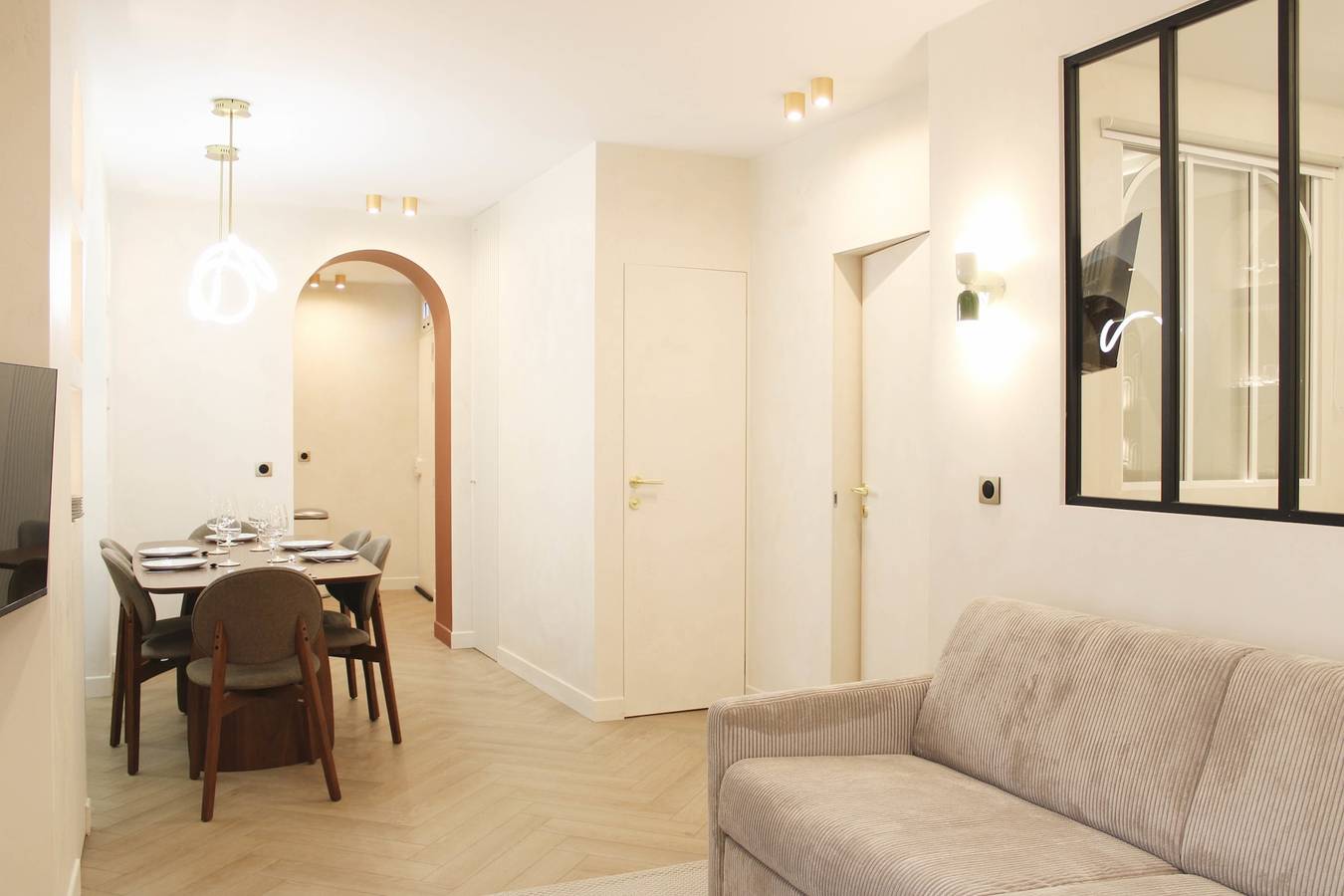 Entire apartment, Chaumont Paris Suite in Paris, Ile de France