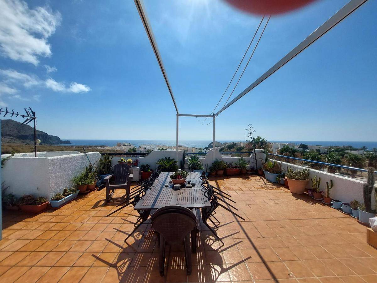 Apartamento entero, Isleta apartamento con terraza, vistas y Wifi in Playa del Peñón Blanco (Níjar), Níjar