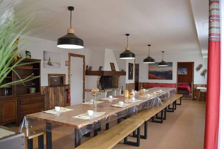 Location de vacances pour 27 personnes, avec Terrasse dans La Quillane