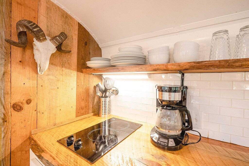 Emerald Gypsy Skoolie .... ein schrulliger schicker Schulbus in Ozark Mountains