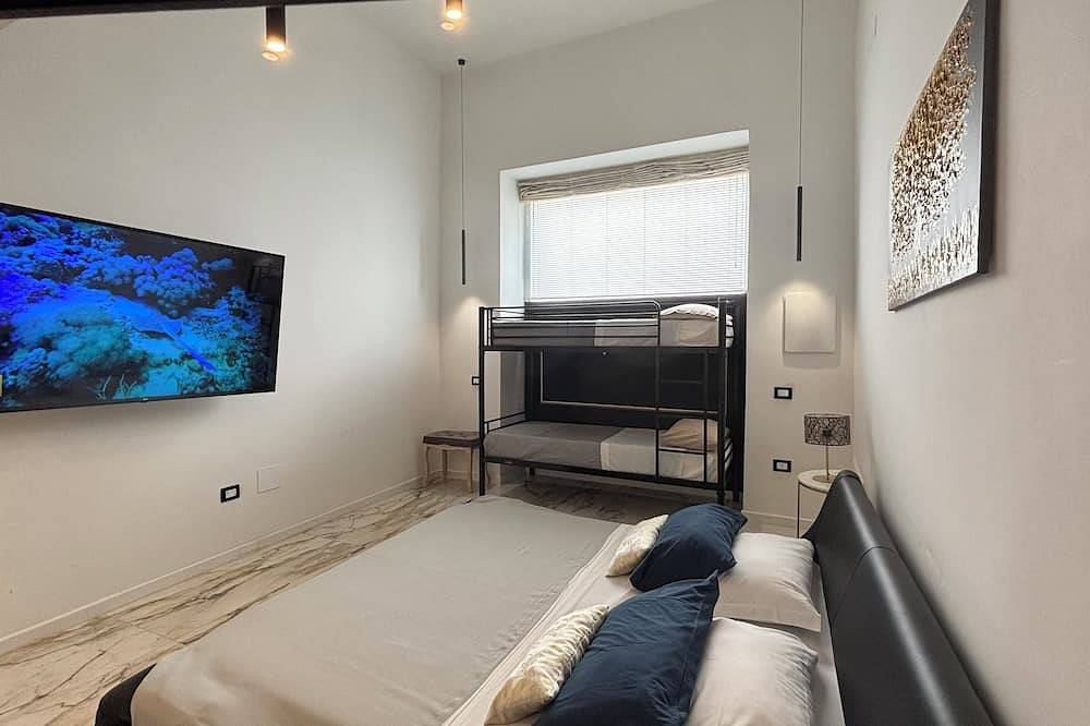 Camera Visconti – Elegant Historic Room with Kitchenette in Pulsano Old Town in Pulsano, Gulf of Taranto
