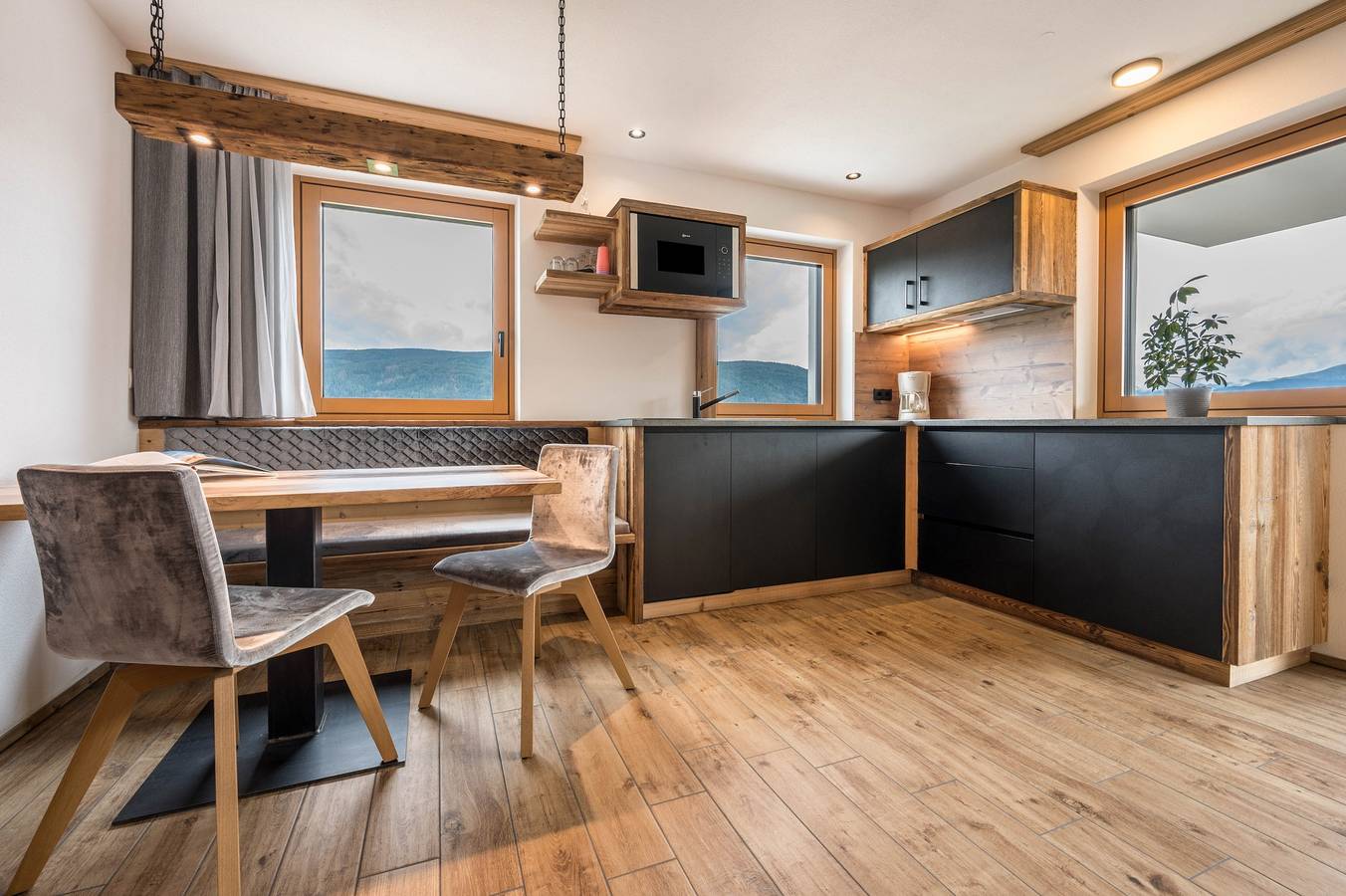 Ganze Wohnung, Ferienwohnung "Forchnerhof Apt 1" mit Bergblick, privater Terrasse und Wlan in Terenten, Dolomiti Superski