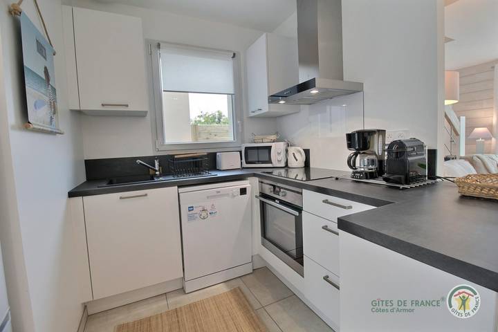 Gîte pour 4 personnes, avec jardin et terrasse à Trélévern - 4