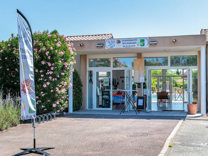 Location de vacances pour 6 personnes, avec piscine et balcon/terrasse, adapté aux familles à Aubignan
