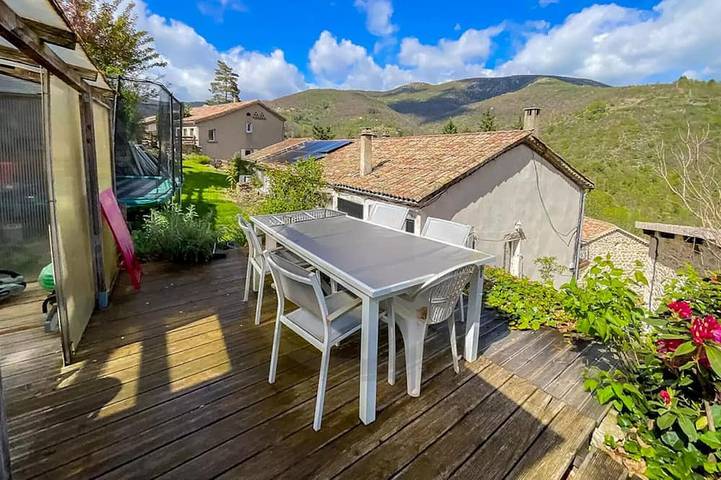 Location de vacances pour 8 personnes à Saint-Julien-du-Gua