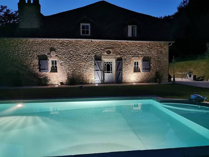 Location de vacances pour 6 personnes, avec jardin ainsi que vue et piscine à La Chapelle-Gonaguet