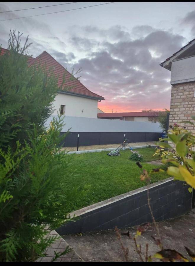 Location de vacances pour 10 personnes, avec Balcon et Jacuzzi ainsi que Terrasse et Jardin à Longvic - 4