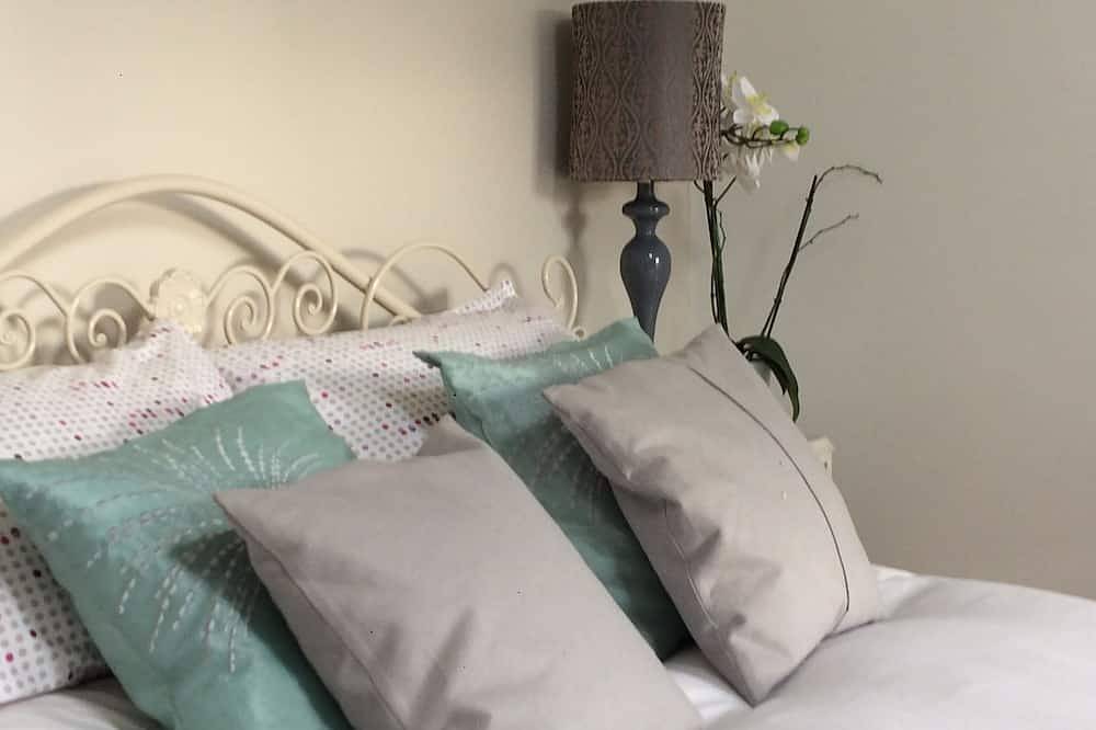 Stunning Scandinavian Boutique Cottage Retreat with Rolling Countryside Views in Wirksworth, Derbyshire