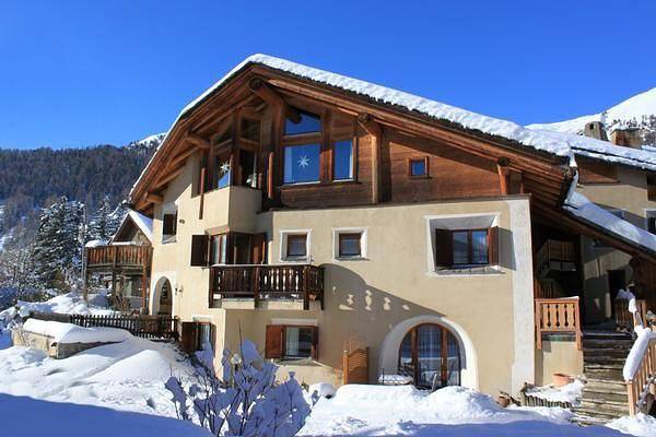 Appartement de vacances entier, Studio flat Chardun with garden seating area in Celerina, Oberengadin