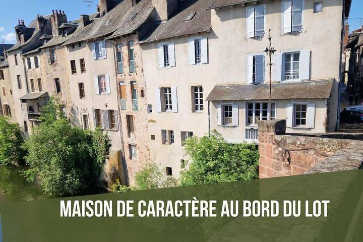 Location de vacances pour 9 personnes, avec vue sur le lac et vue dans Le Rex Espalion