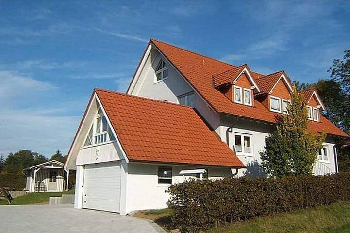 Ferienwohnung für 9 Personen, mit Balkon und Garten in Herbstein
