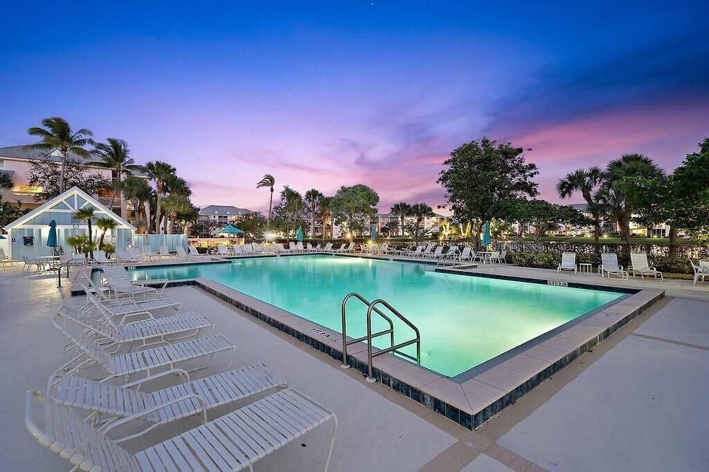 Ganze Wohnung, Lux Jupiter Bay condo w Fab Sunrise Lake Views close to beach in Jupiter, Palm Beach County