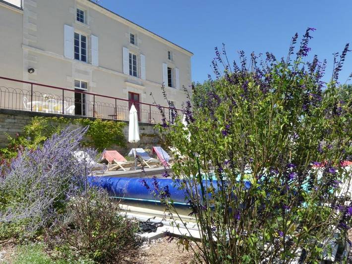 Maison d’hôte pour 2 personnes, avec piscine ainsi que vue et jardin