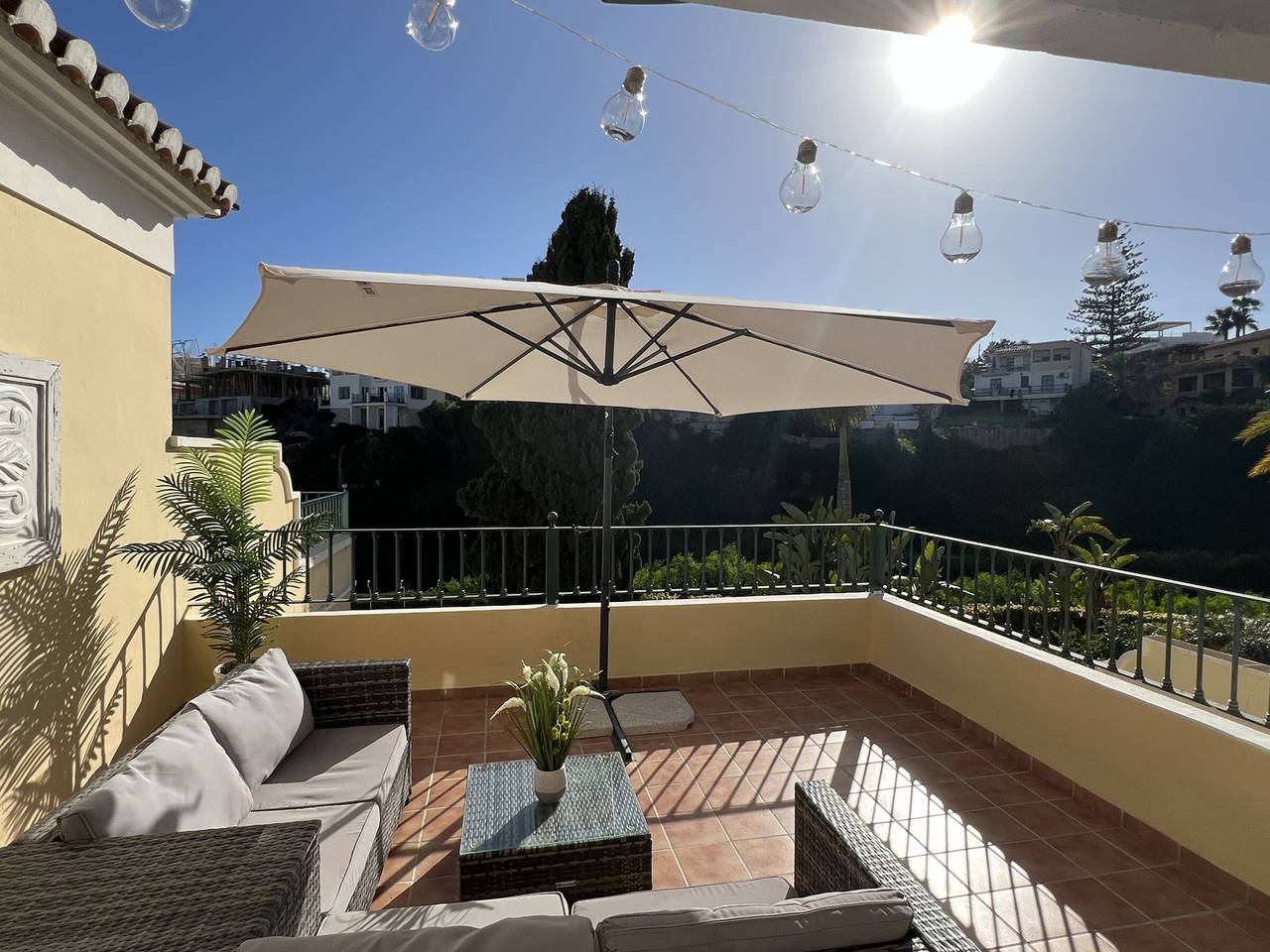 Jardines de Burriana Deluxe à 400m de la plage, piscine et terrasse privées in Playa de Burriana, Nerja