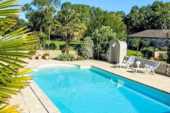 Gîte pour 5 personnes, avec piscine à Geay