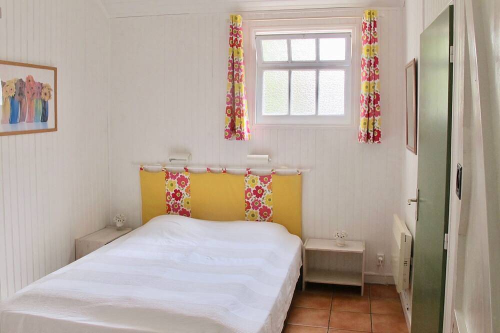 Chalet avec grand jardin clôturé au pied des dunes, à 4 km des plages. in Mimizan, Côte d’Argent
