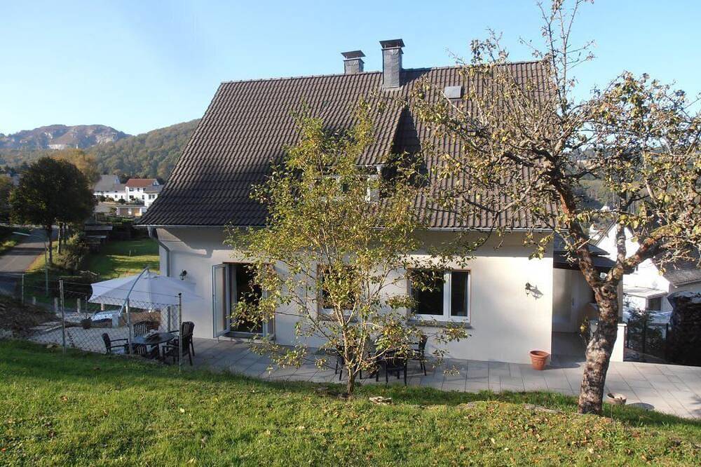 14 Persons Feriënhaus mit Bar, Sauna und Poolbiljart. in Hoppecke, Brilon