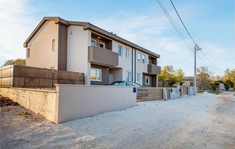 Ferienhaus für 6 Personen, mit Garten und Pool sowie Terrasse - 1