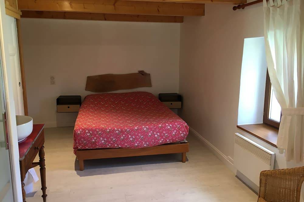 Gîte de la rivière maison indépendante 2 personnes à Groire 63790 Murol in Murol, Parc naturel régional des Volcans d'Auvergne