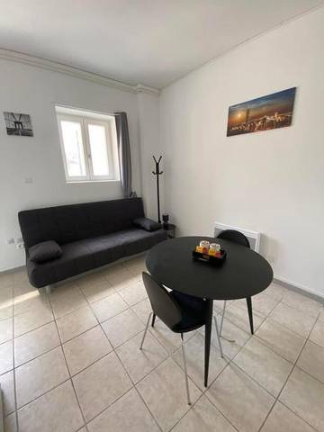 Gîte pour 3 personnes, avec jardin et terrasse à Denain