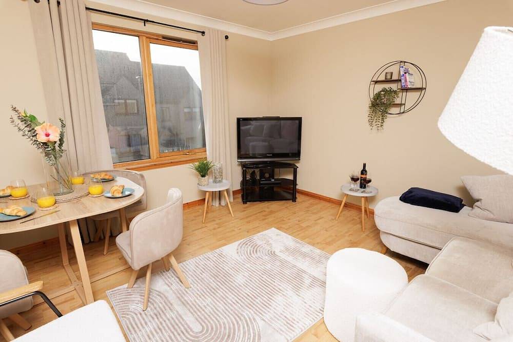 Ganze Wohnung, New to Vrbo: Bright & Stylish Central Lerwick Apt With Parking in Shetland Inseln