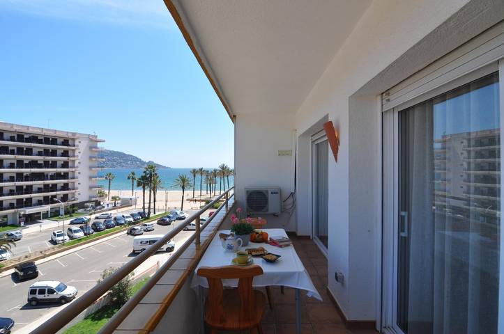 Vakantieappartement voor 4 personen, with zwembad and uitzicht op zee as well as terras, met huisdier in Roses