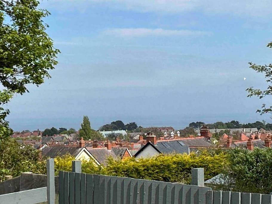Entire apartment, Netherby Grange Garden Apartment with Sea Views in Colwyn Bay, Conwy region