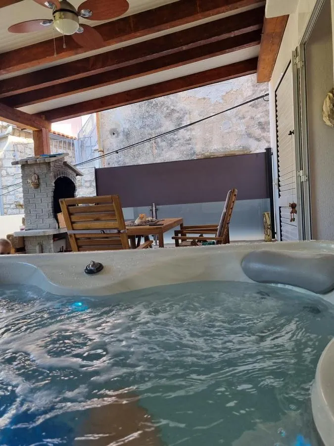 Apartamento de vacaciones para 2 personas, con balcón y jacuzzi - 1