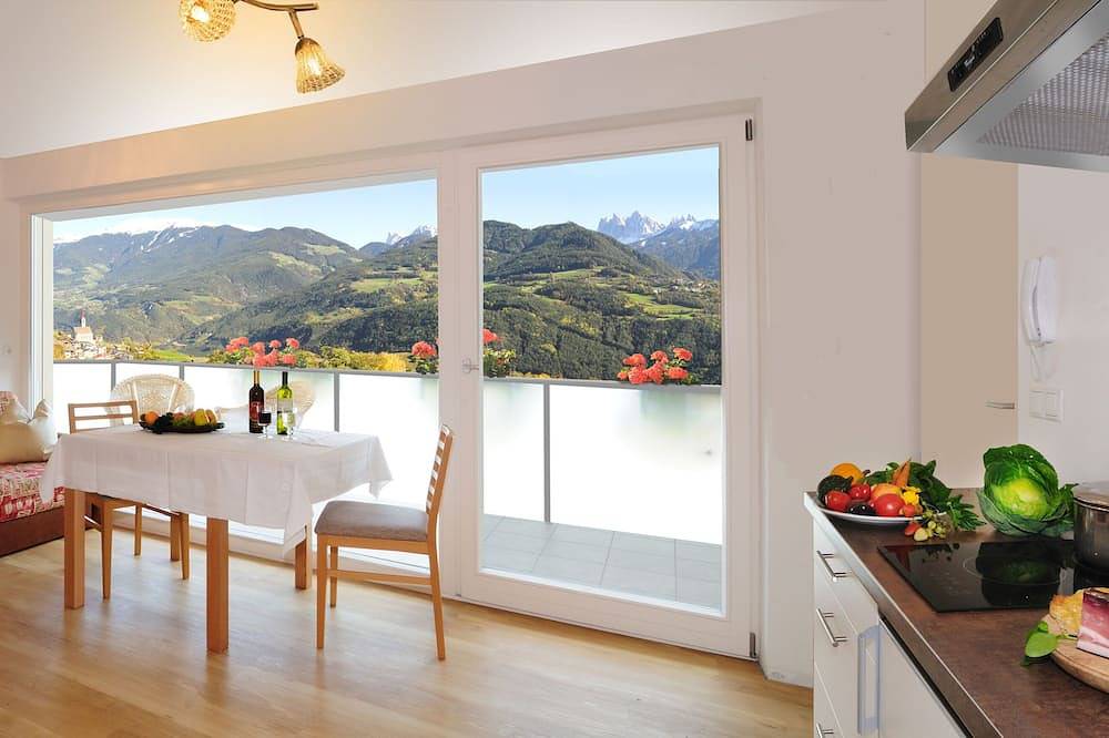 Ganze Wohnung, Neue, komfortable Ferienwohnung für 2 Personen in Dorfnähe mit schönem Ausblick in Feldthurns, Dolomiti Superski