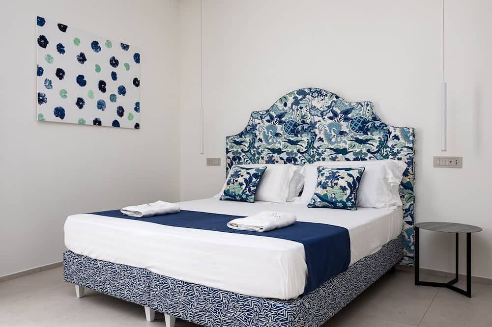 Blu Sky Luxury Palace – King Blue Apartment: Regal Comfort & Contemporary Design in Meta 👑💙 in Meta, Sorrento Coast